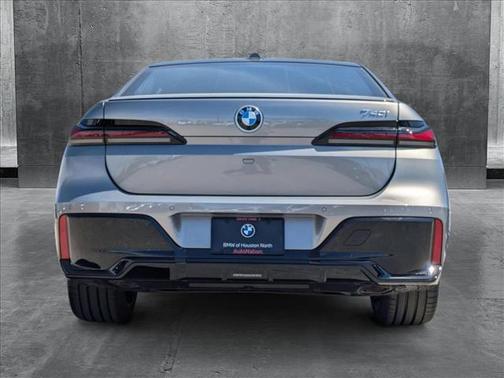 2025 BMW 740 i