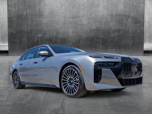 2025 BMW 740 i