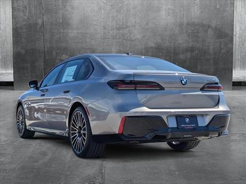 2025 BMW 740 i