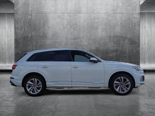 2023 Audi Q7 45 Premium