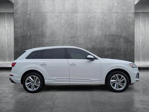 2023 Audi Q7 45 Premium