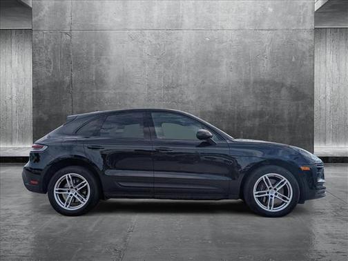 2022 Porsche Macan Base