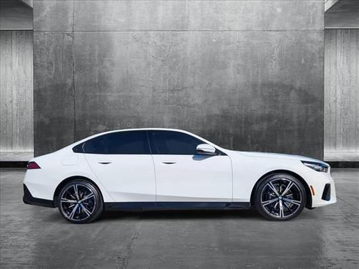 2025 BMW 530 i