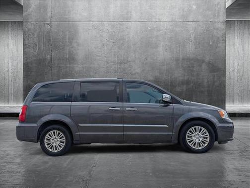 2016 Chrysler Town & Country Limited