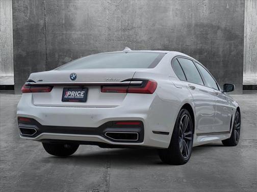 2022 BMW 745e xDrive