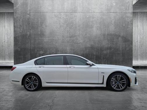 2022 BMW 745e xDrive