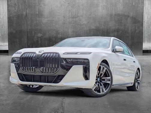 2025 BMW 740 i
