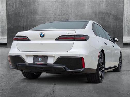 2025 BMW 740 i