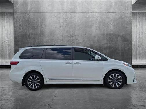 2020 Toyota Sienna Limited Premium