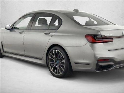 2022 BMW 740 i