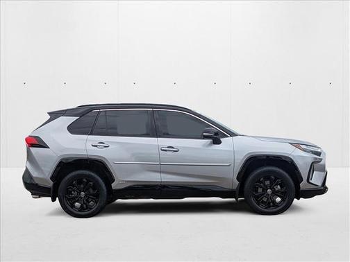 2022 Toyota RAV4 Hybrid SE
