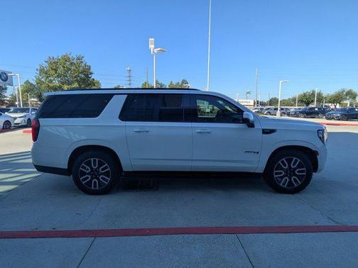 2021 GMC Yukon XL 4WD AT4