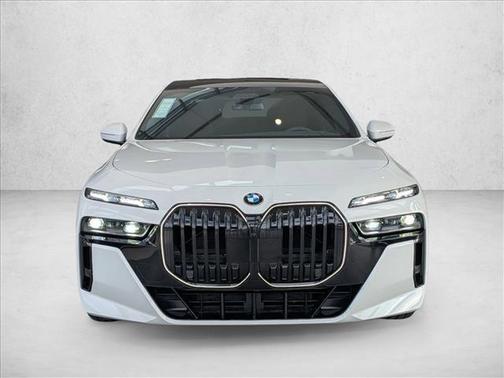 2025 BMW 760 xDrive