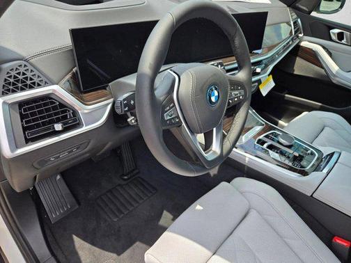 Mineral White Metallic 2026 BMW X5 PHEV xDrive50e