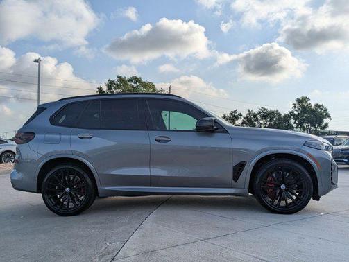 2025 BMW X5 M60i
