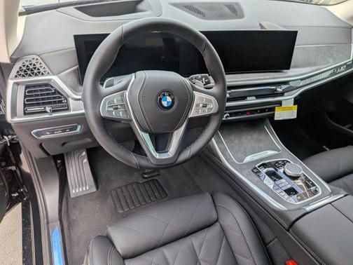 Black Sapphire Metallic 2026 BMW X7 xDrive40i