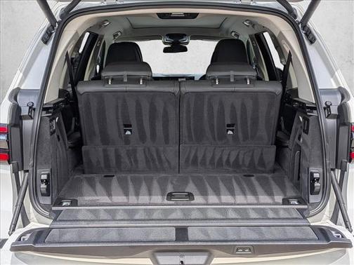 Alpine White 2024 BMW X7 xDrive40i