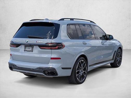 Brooklyn Grey Metallic 2025 BMW X7 M60i