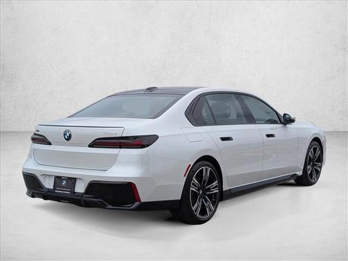 2026 BMW 750e i xDrive