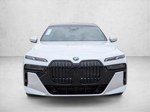 2026 BMW 750e i xDrive