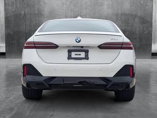 2025 BMW 530 i