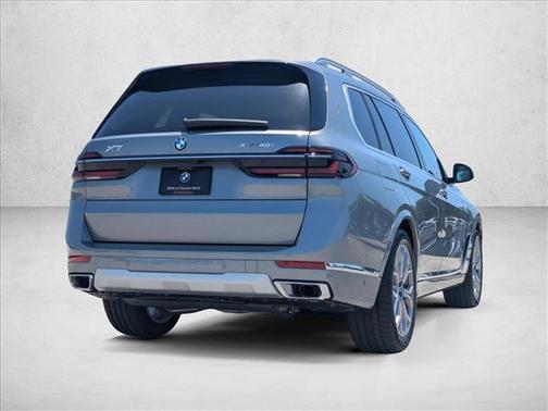 Skyscraper Grey Metallic 2026 BMW X7 xDrive40i