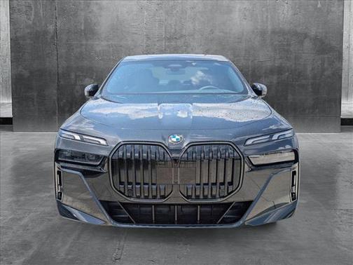 2025 BMW 740 i