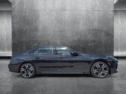 2025 BMW 740 i