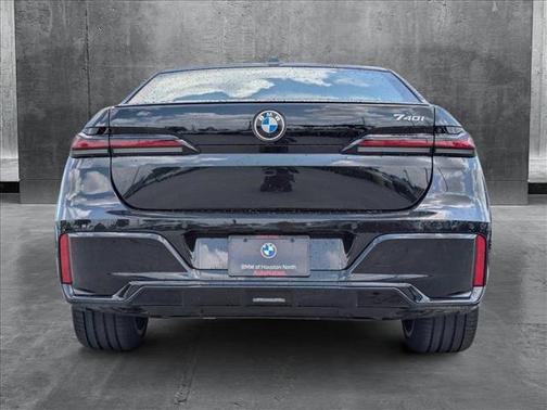 2025 BMW 740 i