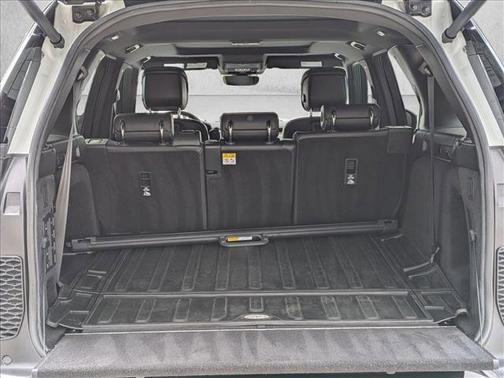 2023 Land Rover Discovery P300 S R-Dynamic