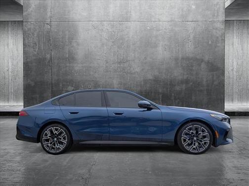 2025 BMW 530 i xDrive