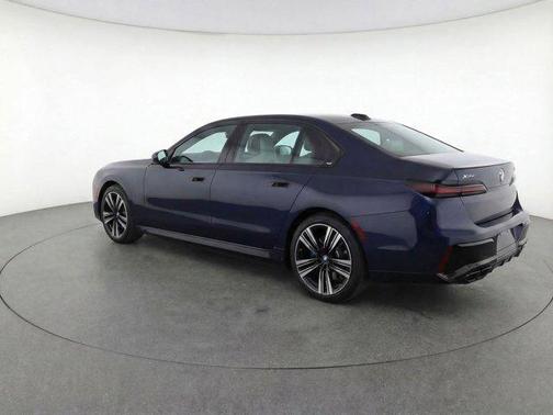 Carbon Black Metallic 2024 BMW 760 xDrive