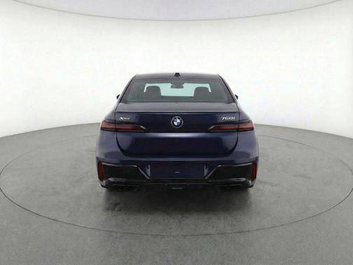 Carbon Black Metallic 2024 BMW 760 xDrive