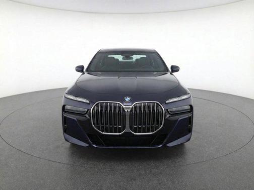 Carbon Black Metallic 2024 BMW 760 xDrive