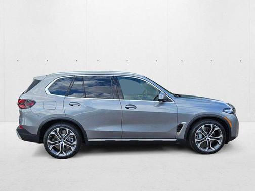 Skyscraper Grey Metallic 2026 BMW X5 PHEV xDrive50e