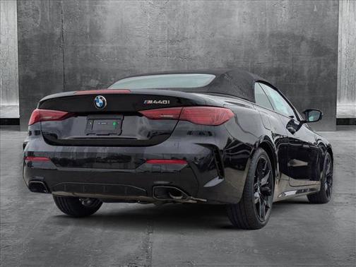 2025 BMW M440 i
