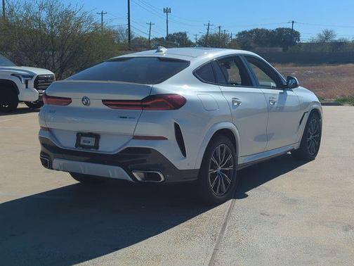 Mineral White Metallic 2023 BMW X6 xDrive40i
