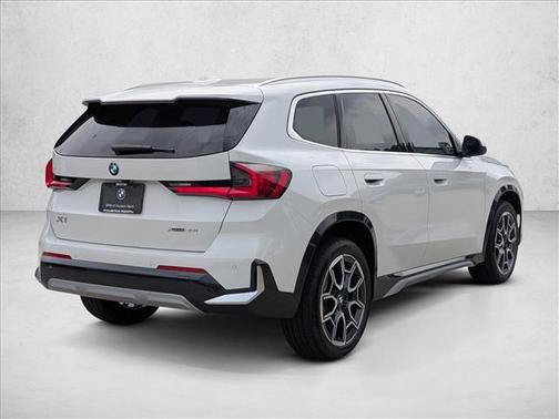 Alpine White 2026 BMW X1 xDrive28i