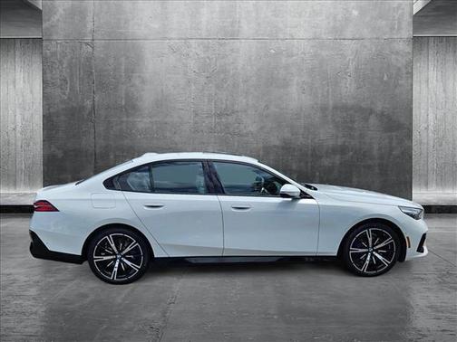 2025 BMW 530 i