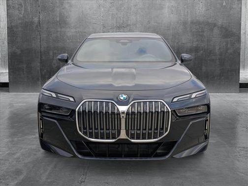 2023 BMW 740 i