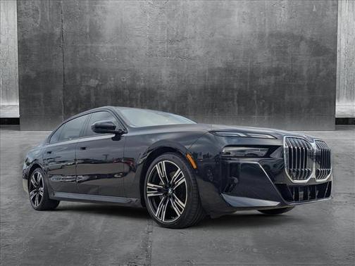 2023 BMW 740 i