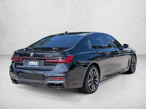 Black Sapphire Metallic 2022 BMW M760 xDrive