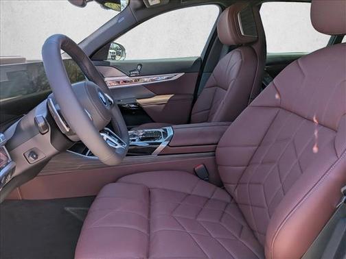 Mineral White Metallic 2026 BMW 750e i xDrive