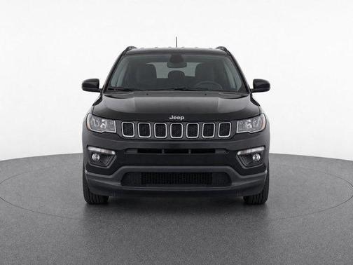 Diamond Black Crystal Pearlcoat 2021 Jeep Compass Latitude