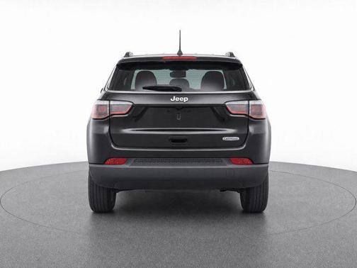 Diamond Black Crystal Pearlcoat 2021 Jeep Compass Latitude