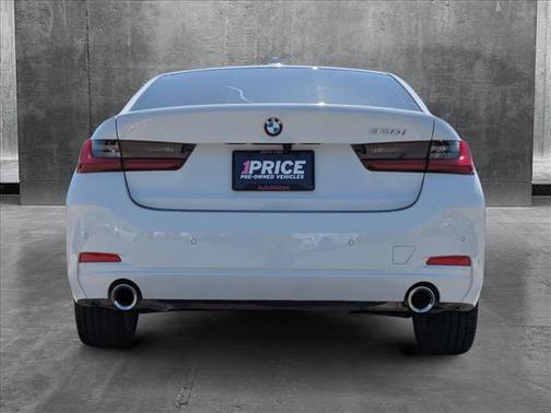 2024 BMW 330 i