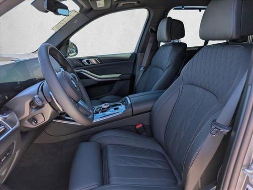 Skyscraper Grey Metallic 2026 BMW X5 xDrive40i