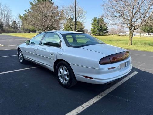 WHITE 1999 Oldsmobile Aurora