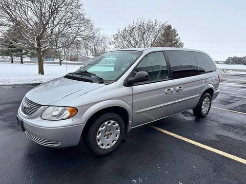 2001 Chrysler Town & Country LX