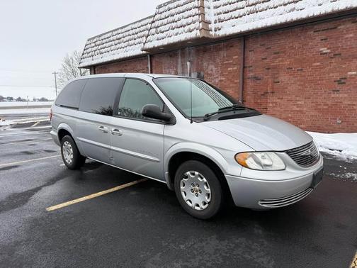 2001 Chrysler Town & Country LX